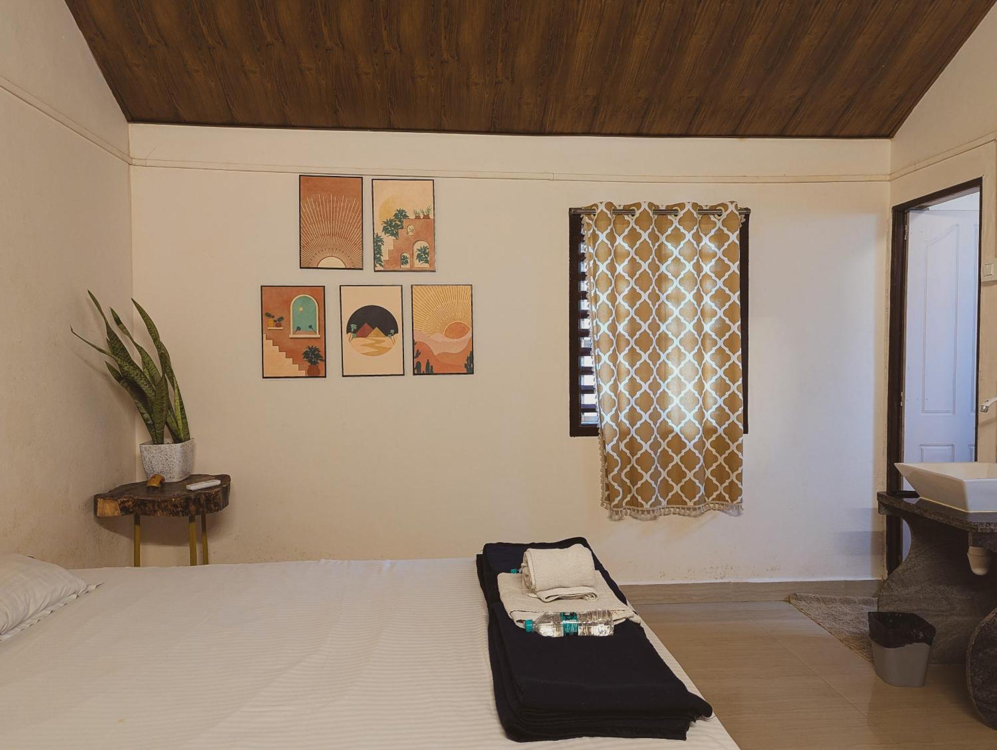 Sunset Cafe Beach Stay Гокарна Екстериор снимка