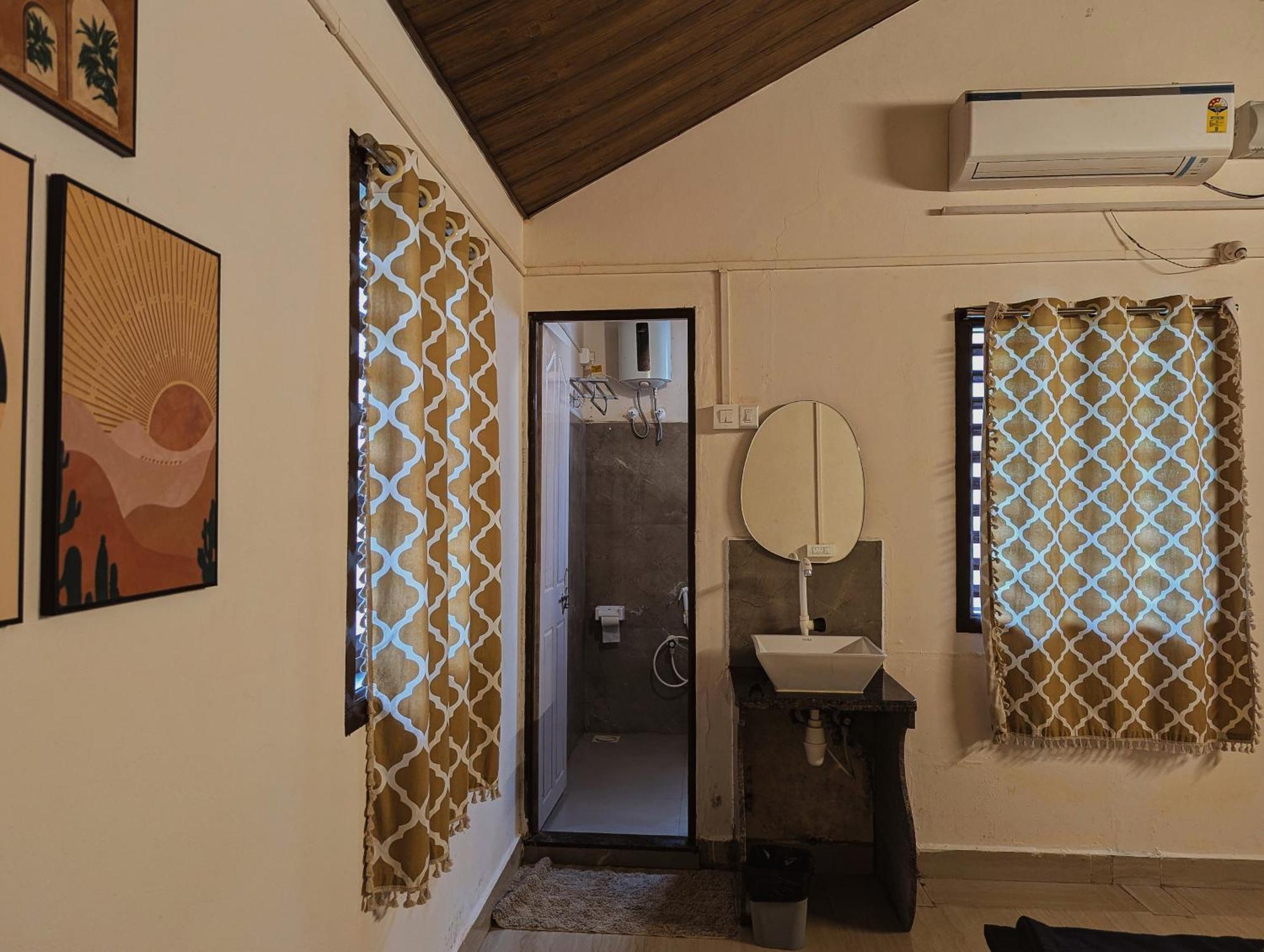 Sunset Cafe Beach Stay Гокарна Екстериор снимка