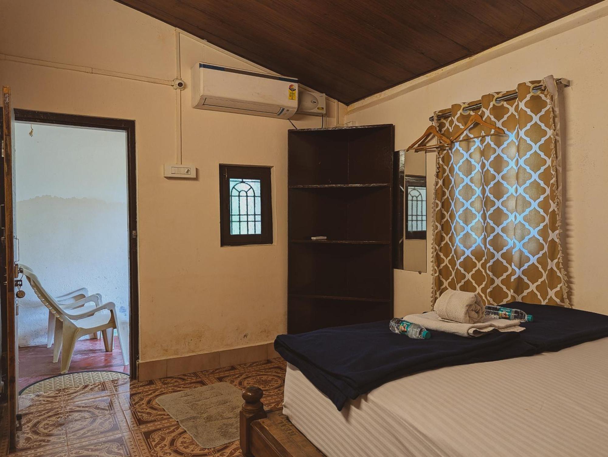 Sunset Cafe Beach Stay Гокарна Екстериор снимка