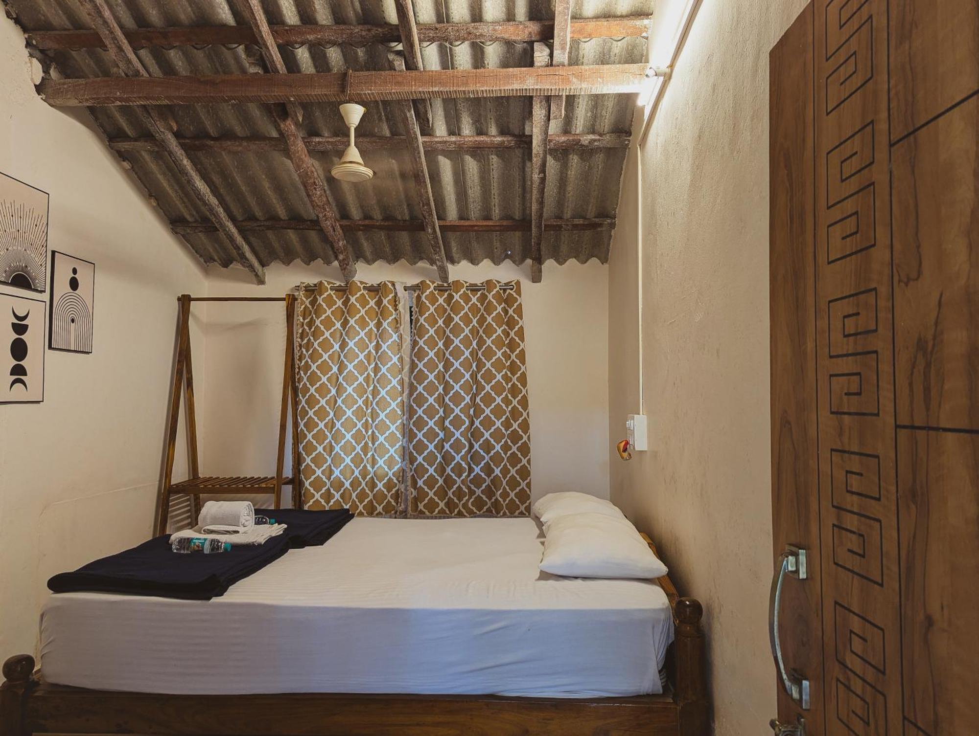 Sunset Cafe Beach Stay Гокарна Екстериор снимка