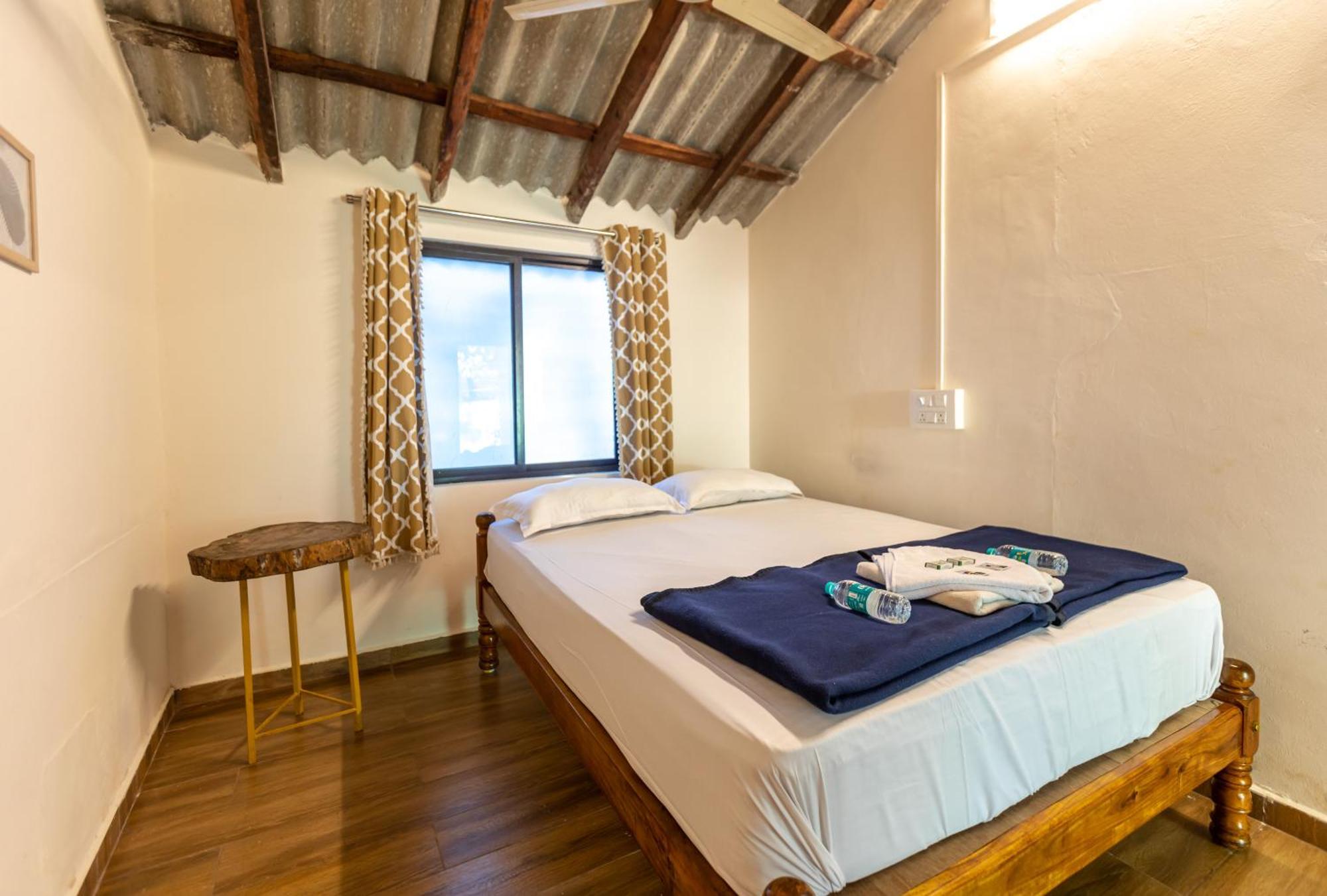 Sunset Cafe Beach Stay Гокарна Екстериор снимка