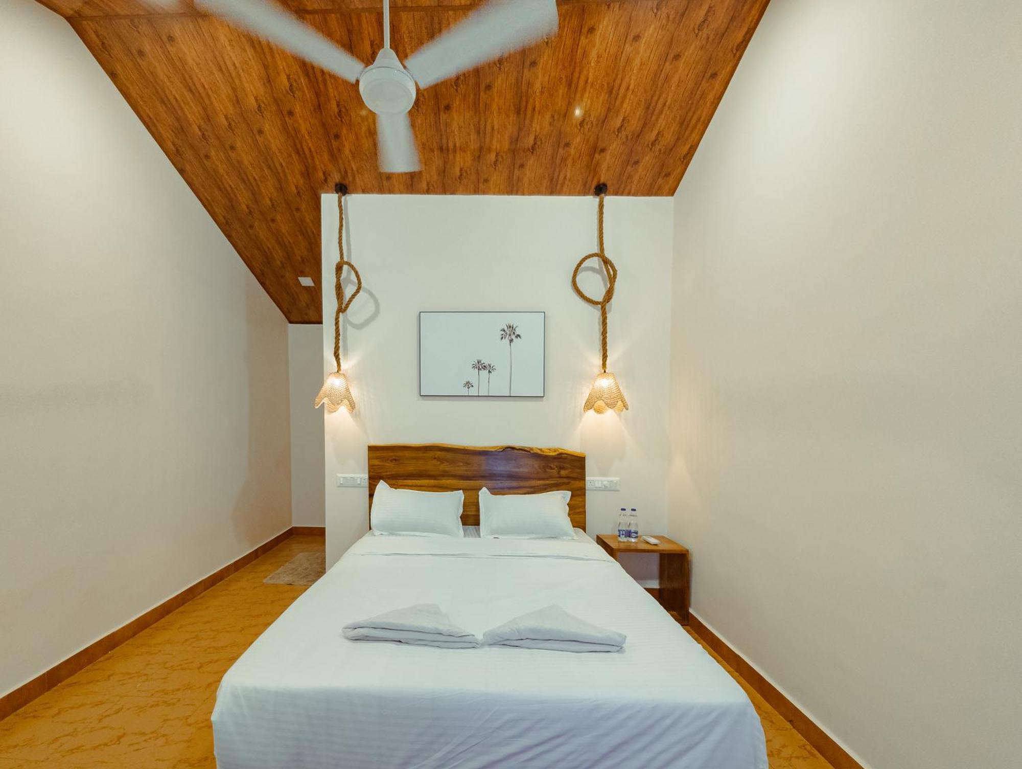 Sunset Cafe Beach Stay Гокарна Екстериор снимка