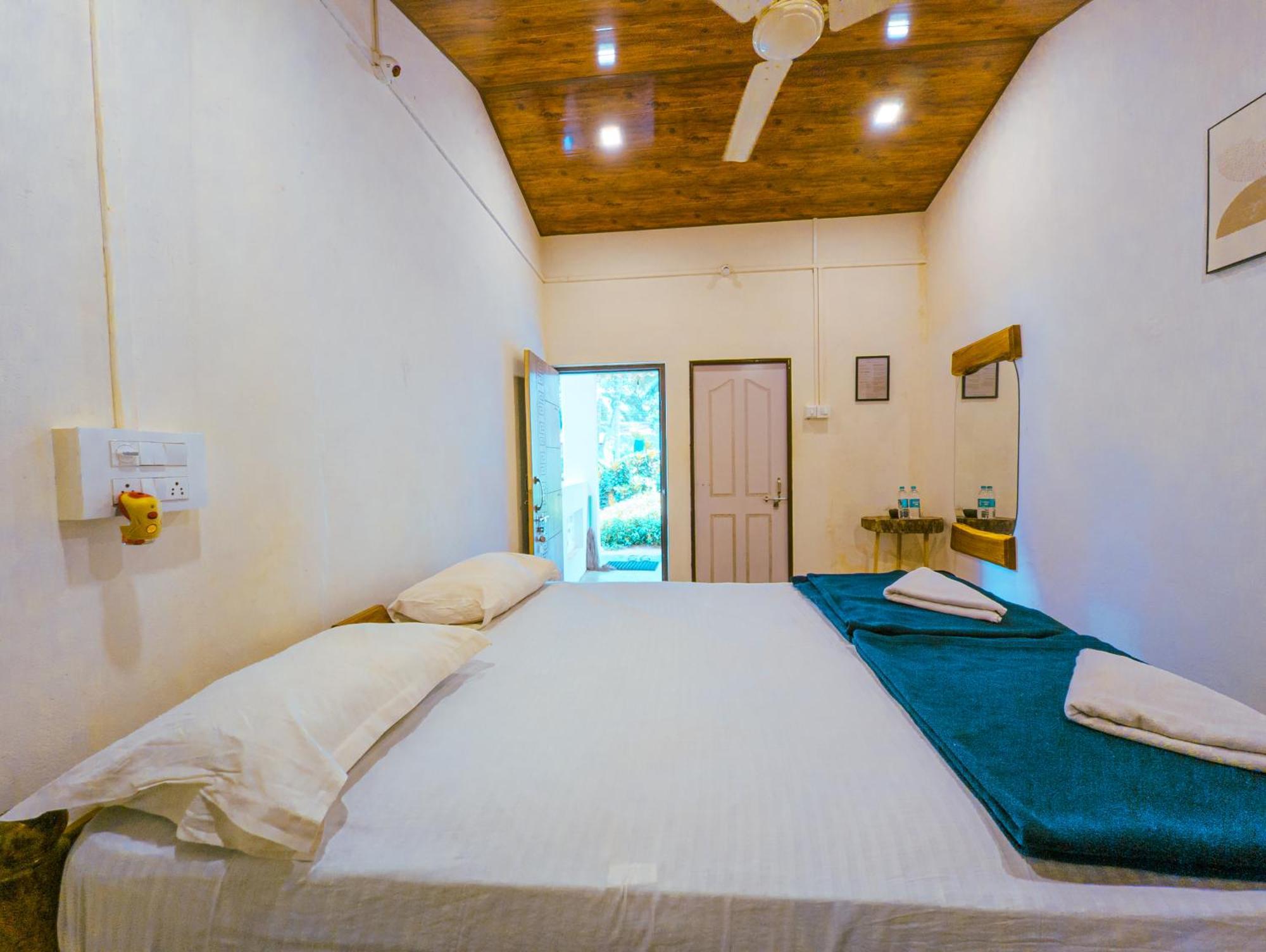 Sunset Cafe Beach Stay Гокарна Екстериор снимка